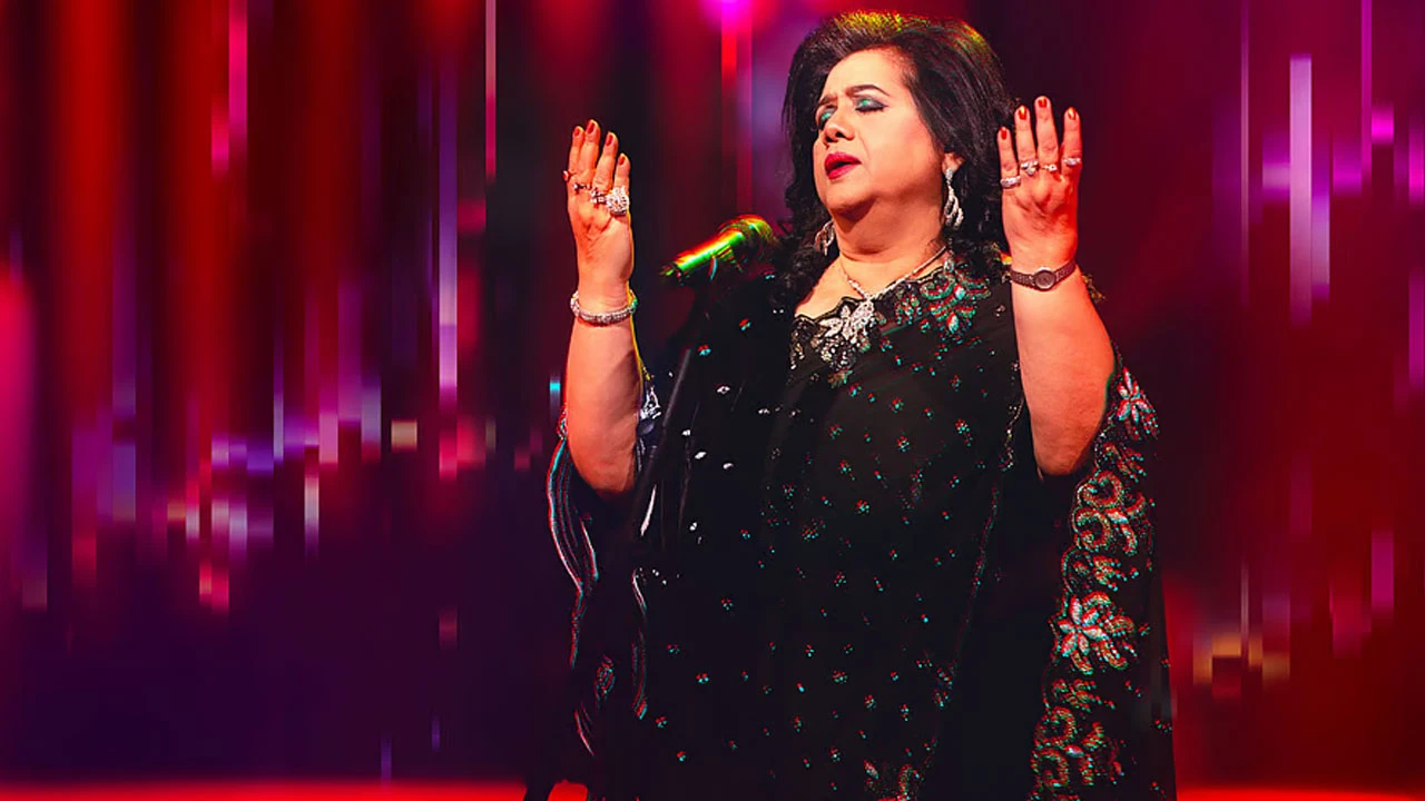 ‘মিনার-ই-দিল্লি’ সম্মাননায় ভূষিত রুনা লায়লা