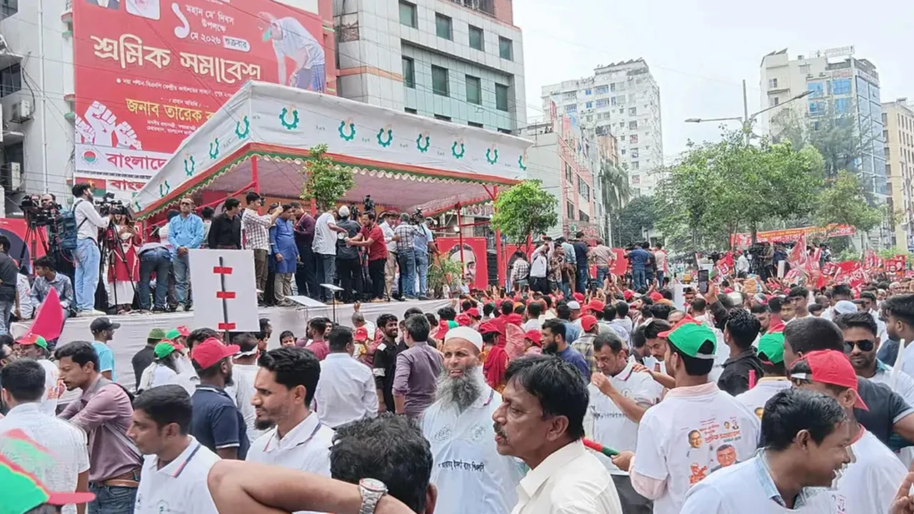 নয়াপল্টনে বিএনপির সমাবেশ শুরু, নেতাকর্মীদের ঢল