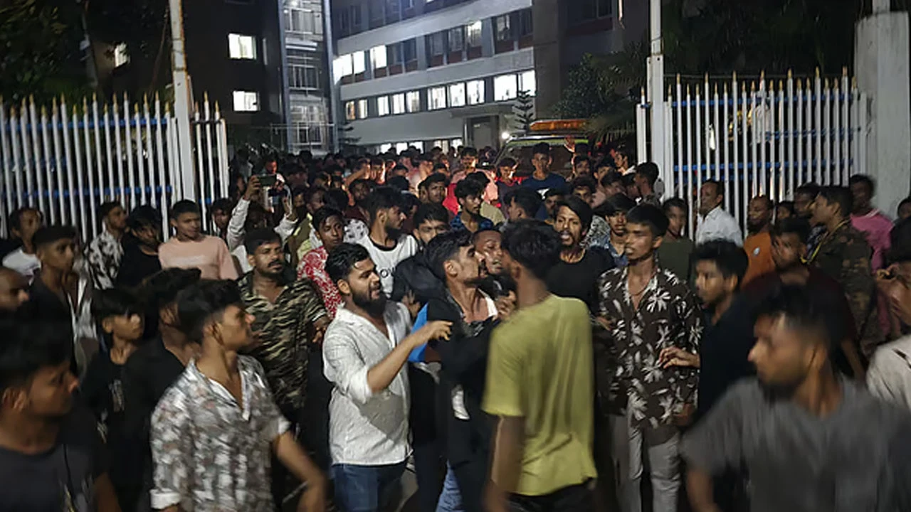 ছিনতাইকারীর ছুরিকাঘাতে মৃত্যু, লাশ নিয়ে থানা ঘেরাও
