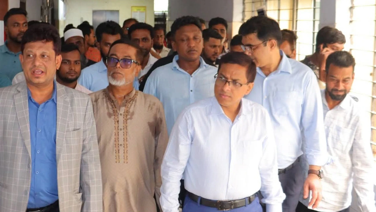 স্বাস্থ্যমন্ত্রীর নির্দেশনায় ভিক্টোরিয়া হাসপাতালে ডিসির পরিদর্শন