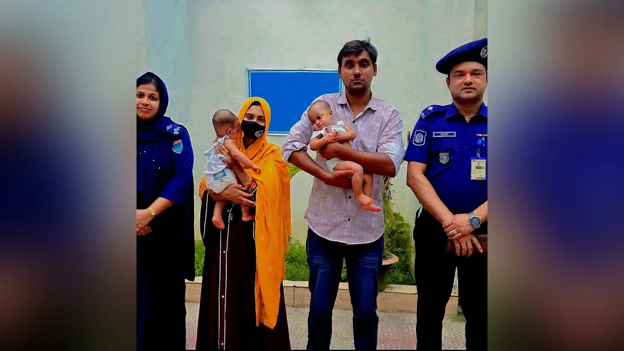 জমজ সন্তানসহ সেই মাকে স্বামীর সংসারে ফিরিয়ে দিলেন ওসি