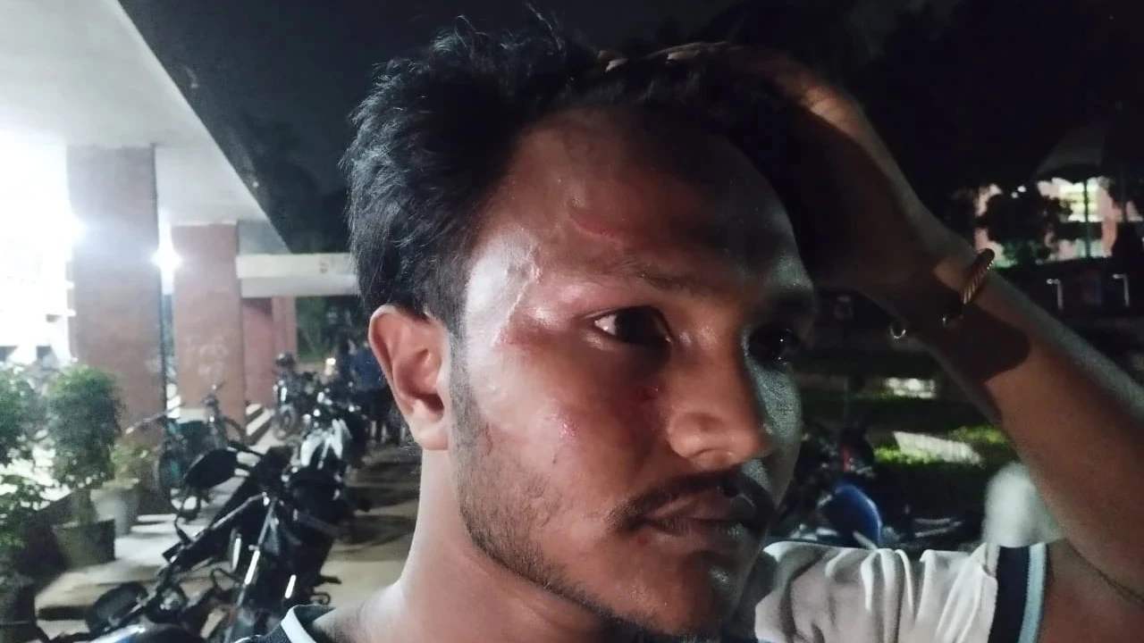 মুক্তমঞ্চের ঘটনায় জাবির এক শিক্ষার্থী বহিষ্কার, আরেকজনের ওপর নিষেধাজ্ঞা