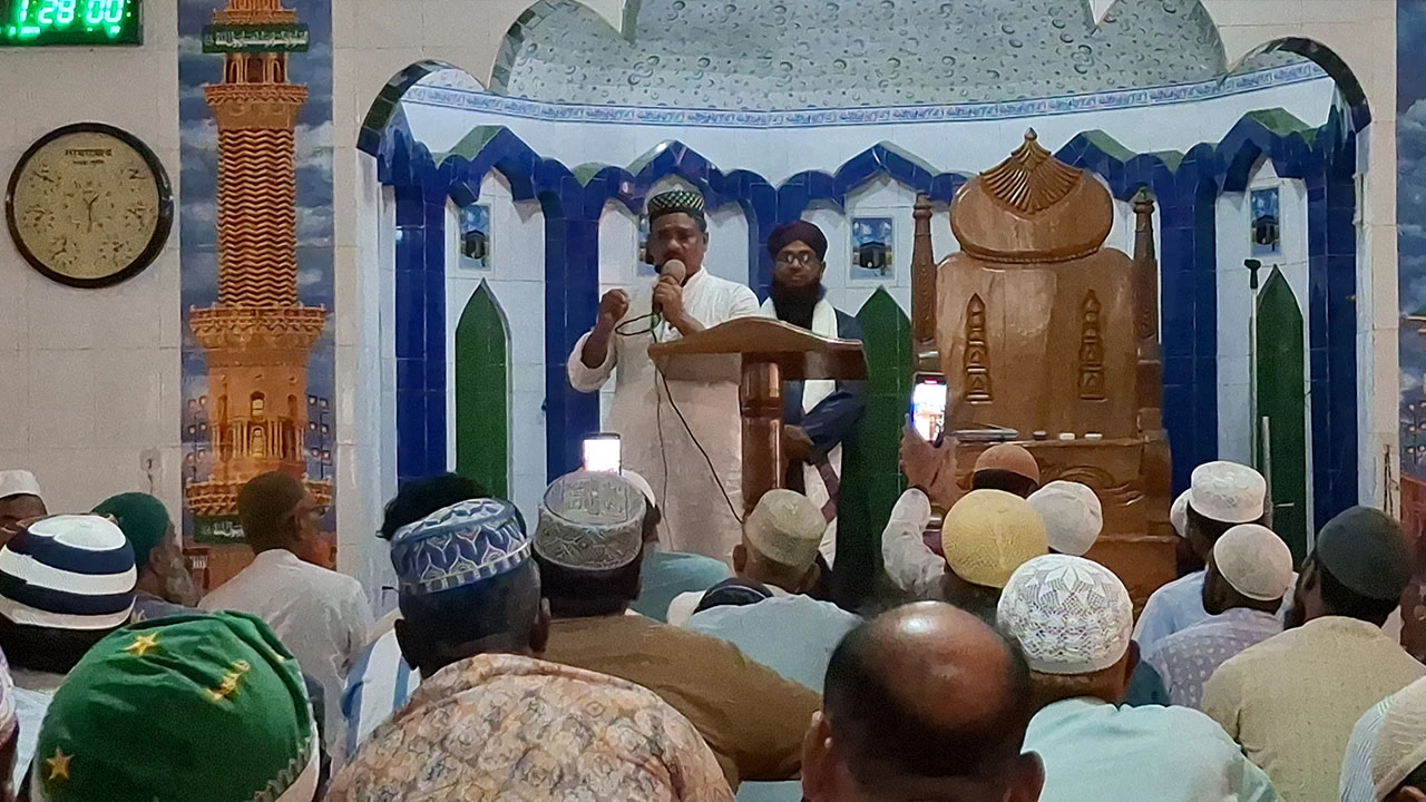 খাদেম হতে চান হারুন অর রশীদ, আশুরায় মসজিদে মতবিনিময়