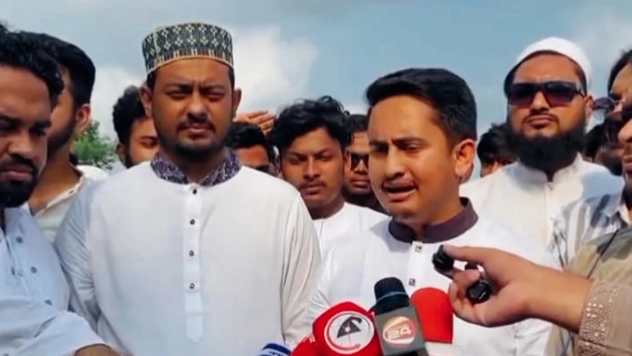 বিএনপি ও সরকারের কঠোর সমালোচনা করলেন সারজিস