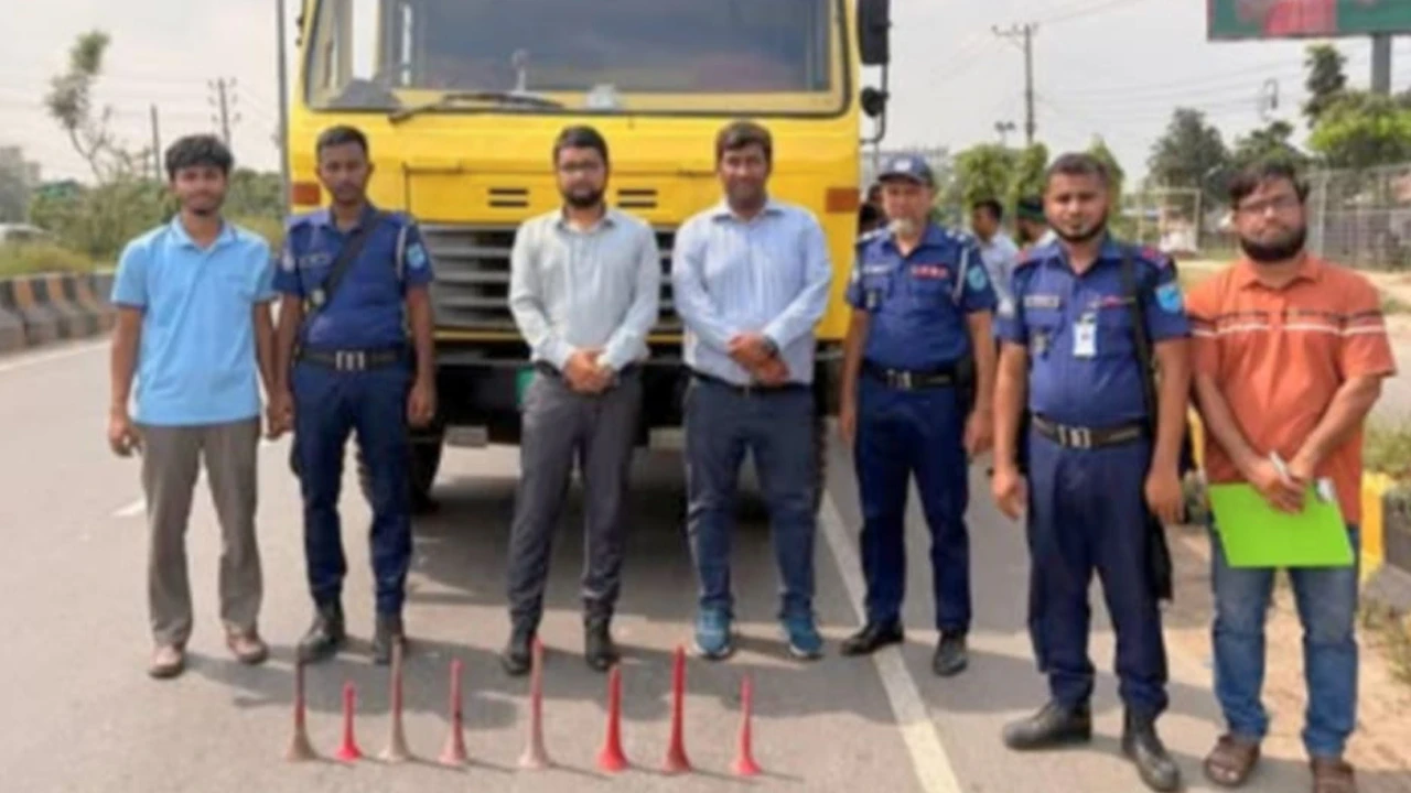 নারায়ণগঞ্জে শব্দদূষণ বিরোধী অভিযান, ৪ যানবাহনকে জরিমানা