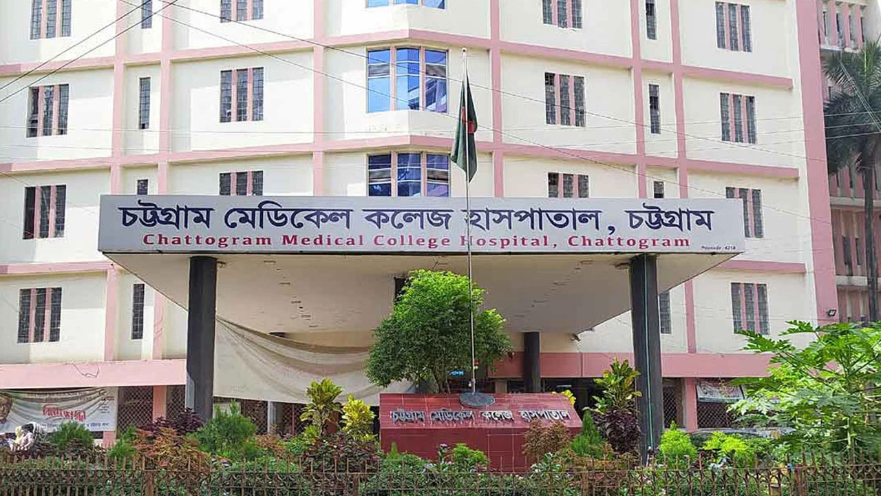 চট্টগ্রামে প্রকাশ্যে গুলি করে যুবককে হত্যা