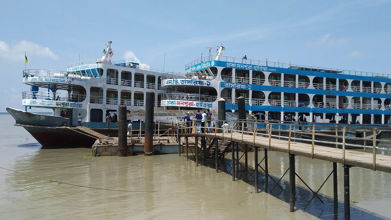 বৈরী আবহাওয়ায় হাতিয়ার সঙ্গে সারা দেশের নৌ যোগাযোগ বন্ধ