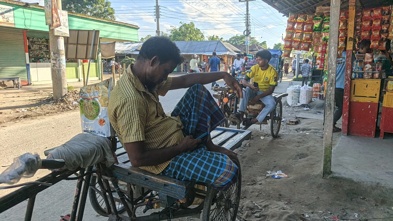 তীব্র তাপে ভ্যাপসা গরমে নাজেহাল জনজীবন
