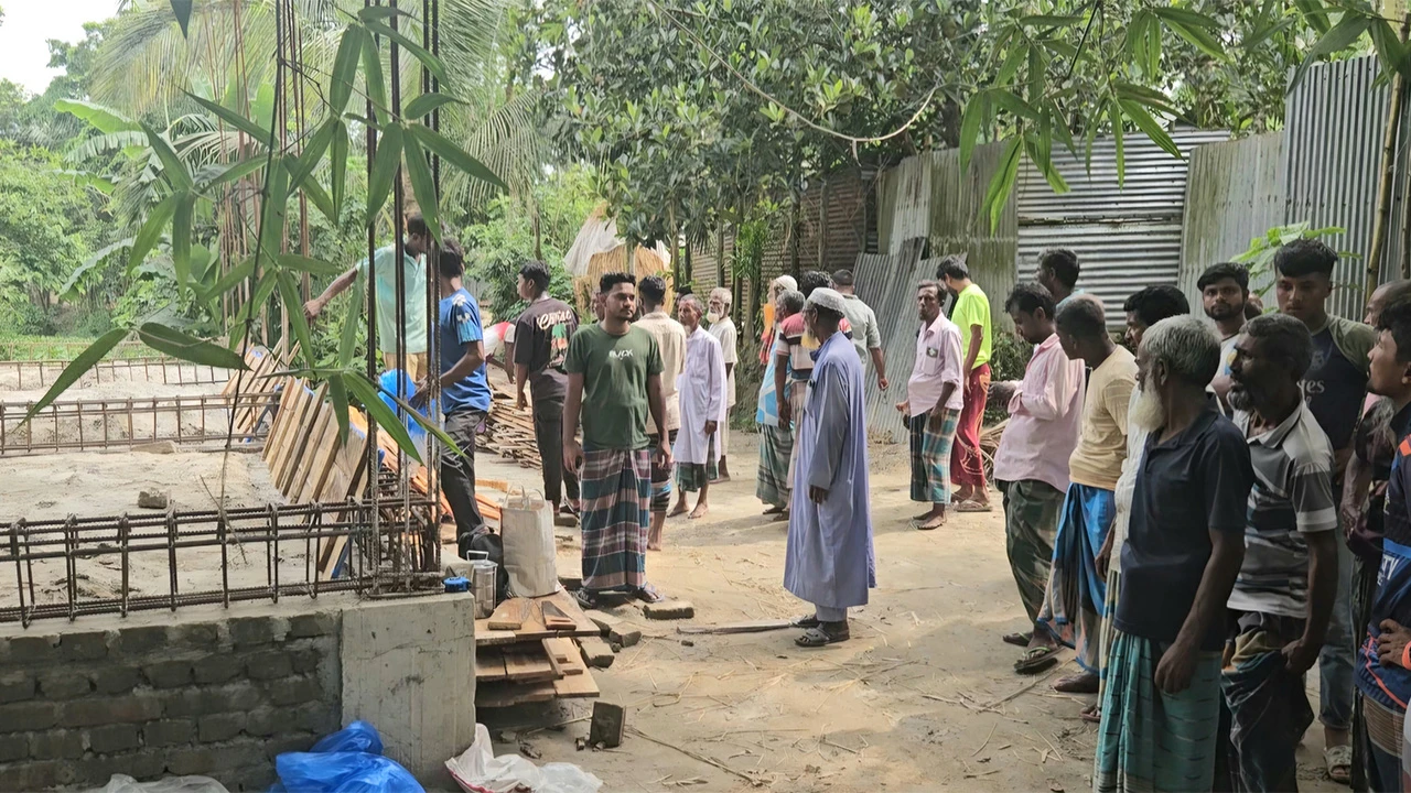 রাস্তা জবরদখলে থমকে গেছে গ্রামের উন্নয়ন