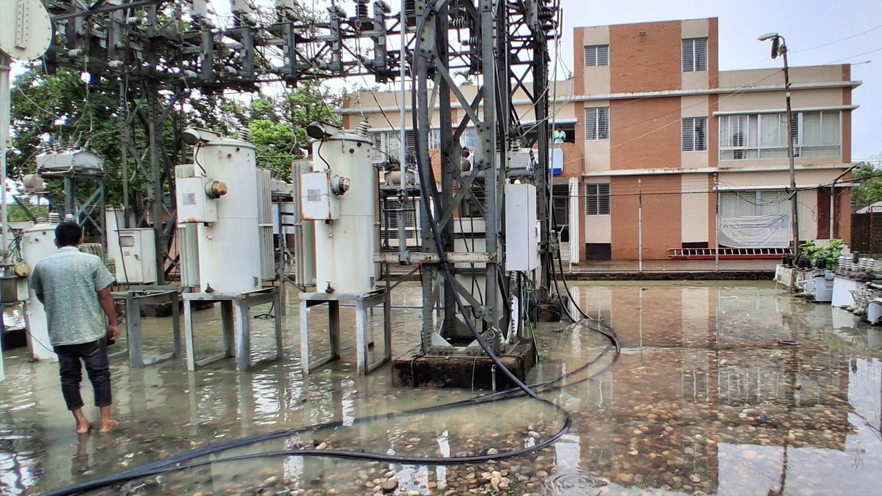 পাহাড়ি ঢলে দীঘিনালা সাবস্টেশন বন্ধ, বিদ্যুৎহীন পর্যটন কেন্দ্র