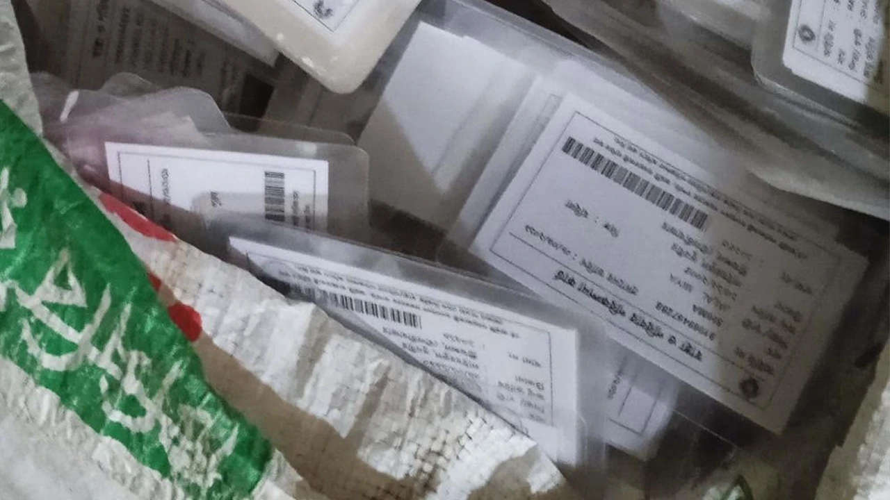 বস্তাবন্দি পড়ে আছে ২০ হাজার স্বাস্থ্য কার্ড