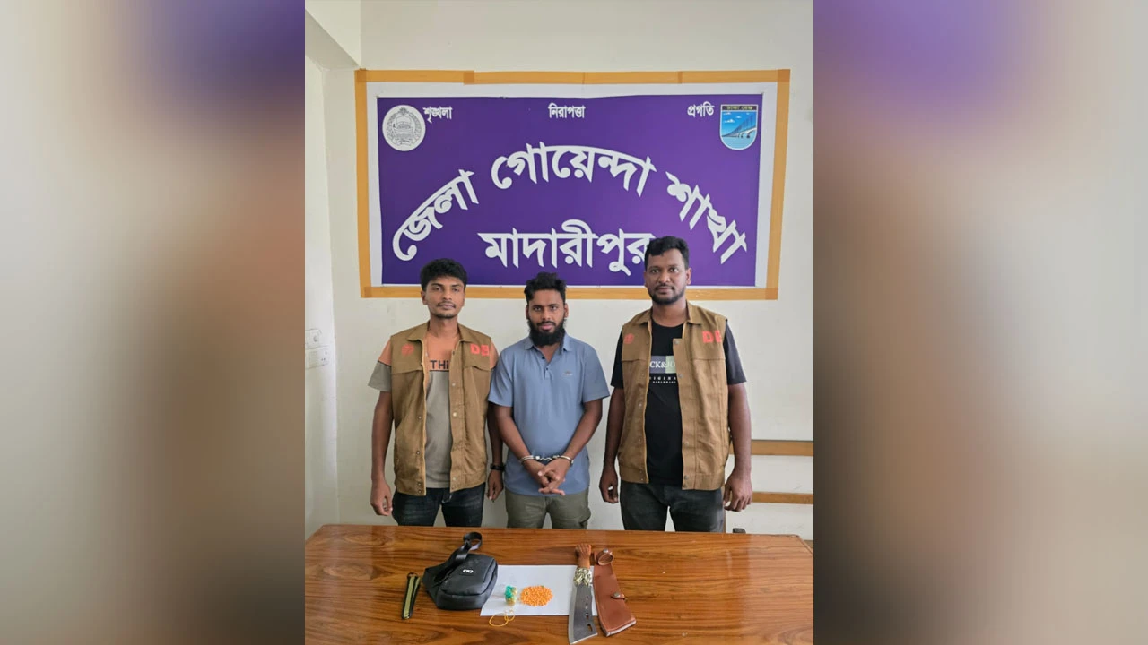 মাদারীপুরে ৩০ মামলার পলাতক আসামি গ্রেপ্তার