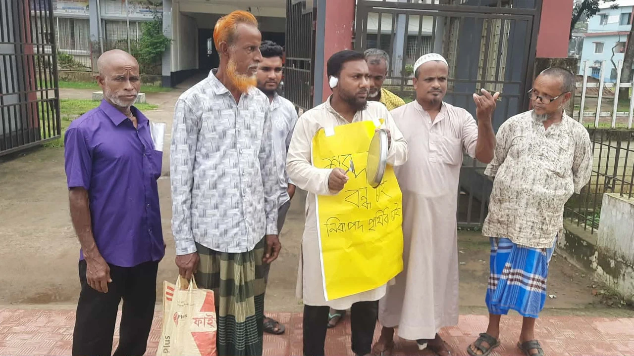 শব্দদূষণ রোধে কলেজ শিক্ষকের অভিনব প্রতিবাদ