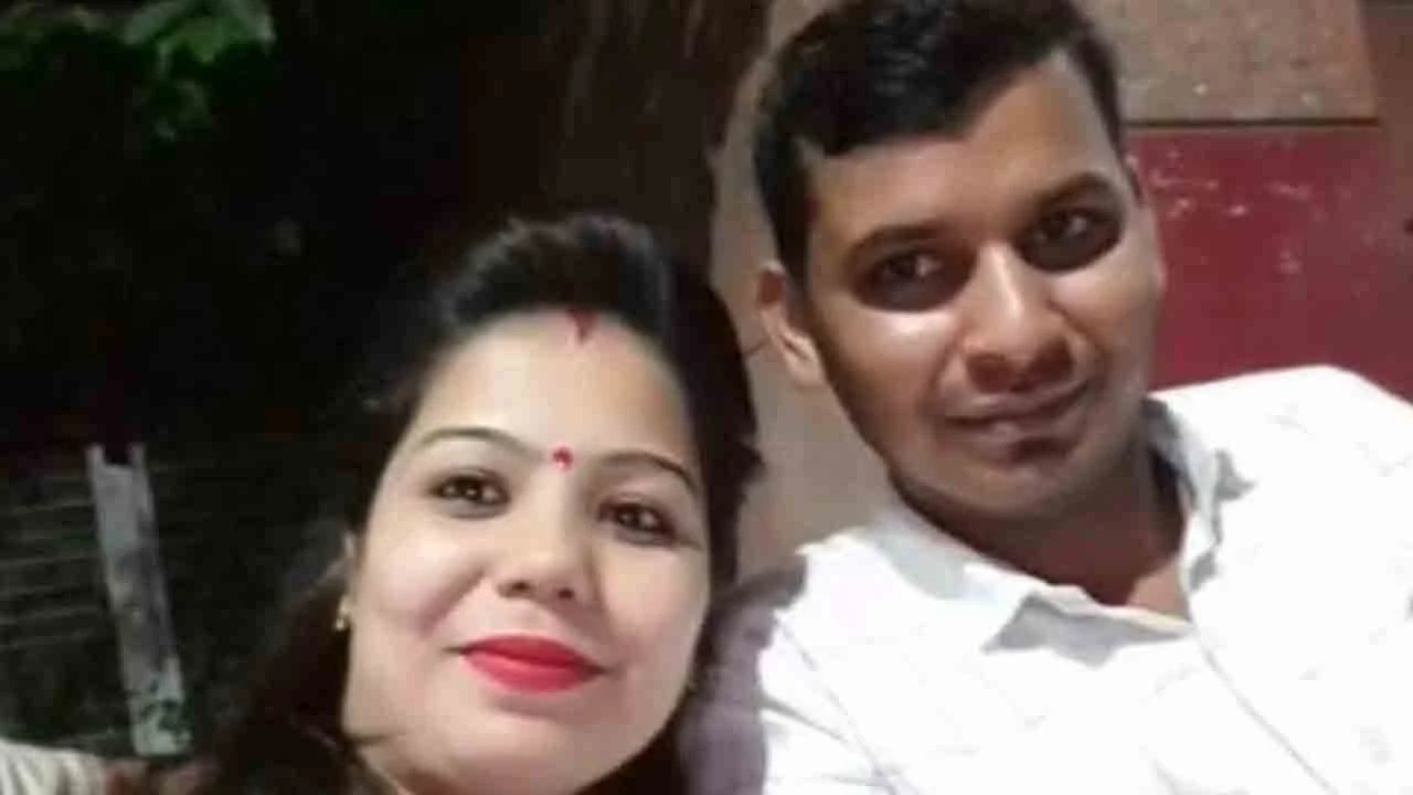 ঘুমের ওষুধ খাইয়ে বিছানায় বিষধর সাপ ছেড়ে স্বামীকে হত্যা