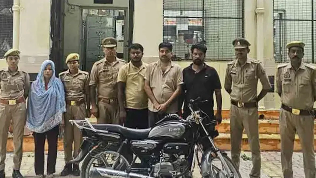 ৫ লাখ টাকায় বিষধর সাপ কিনে স্বামী হত্যা, গ্রেপ্তার স্ত্রী ও প্রেমিক