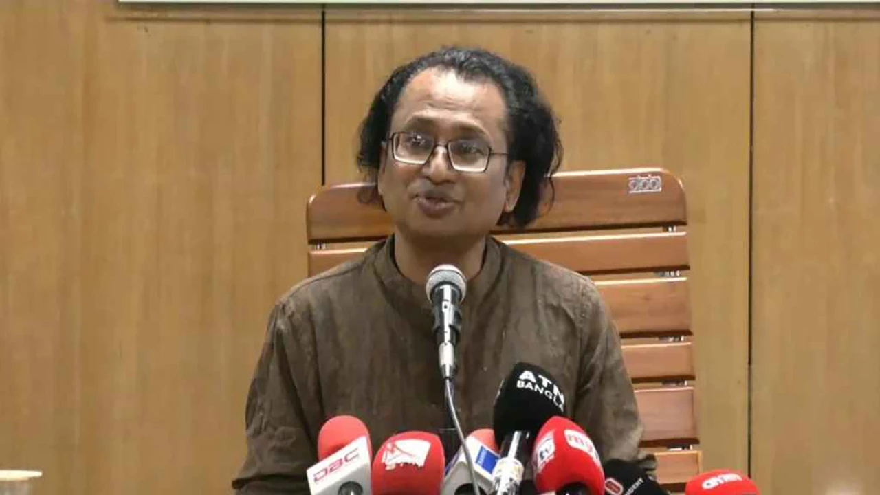 পারফর্ম না করলে মন্ত্রিসভায় রদবদল স্বাভাবিক: তথ্য উপদেষ্টা