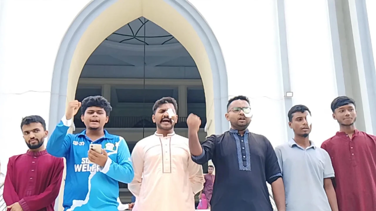 প্রধানমন্ত্রীর ভেতরে আসলেই ভালোবাসা নাকি সন্ত্রাস বুঝতে পারছি: ইবি বৈছাআ নেতা