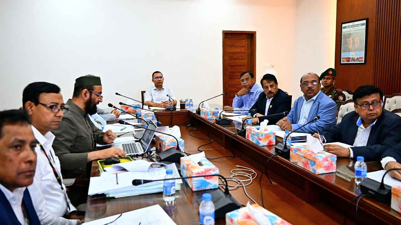 ঢাকার চারপাশের নৌপথ সচল করার নির্দেশ প্রধানমন্ত্রীর