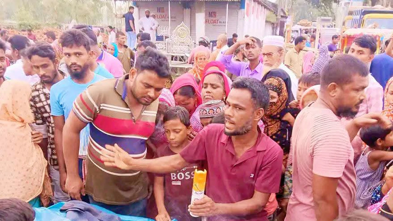 সালিশে মারধরের পর যুবকের মৃত্যু, মরদেহ নিয়ে সড়ক অবরোধ