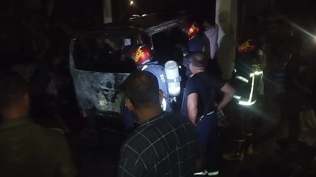 সাতক্ষীরায় হাসপাতালের গ্যারেজে থাকা অ্যাম্বুলেন্সে আগুন
