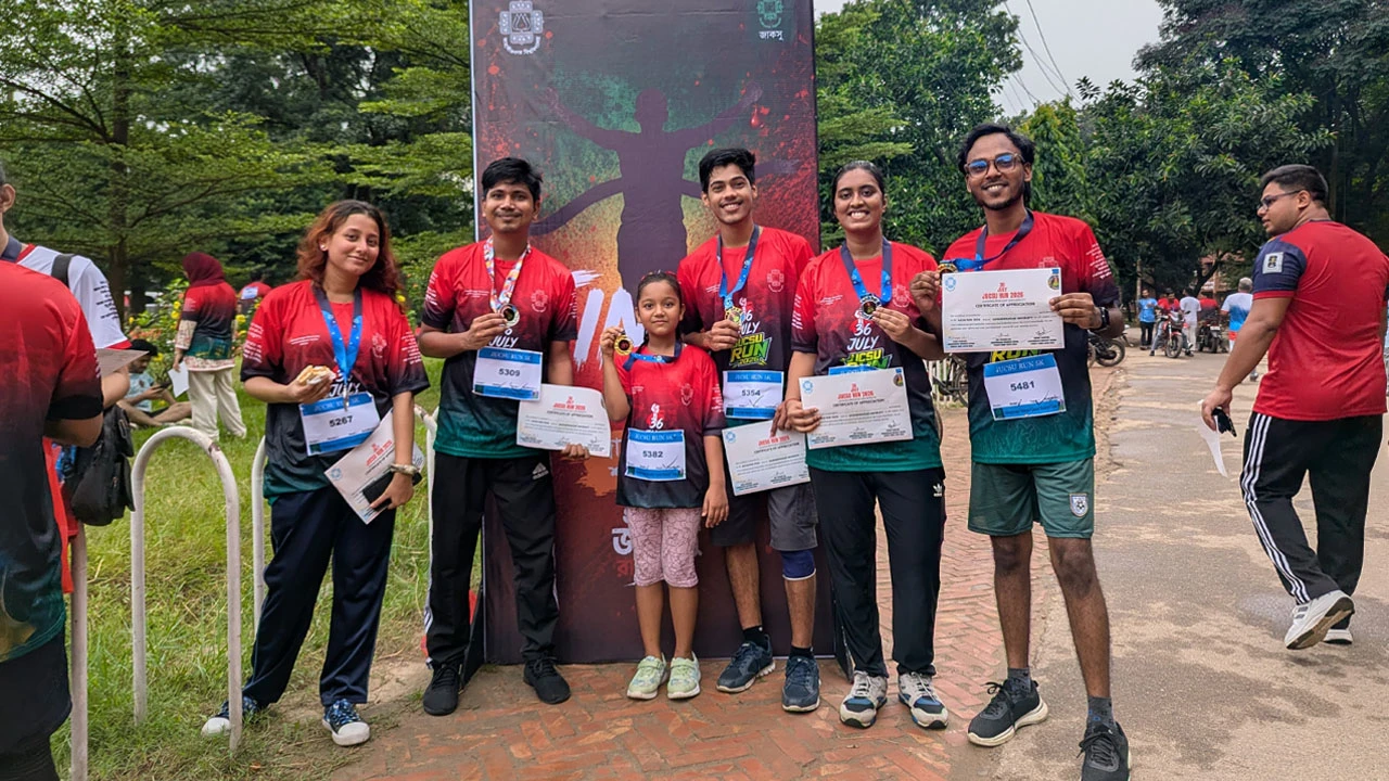 জাকসুর উদ্যোগে জাবিতে জুলাই ৩৬ ম্যারাথন অনুষ্ঠিত