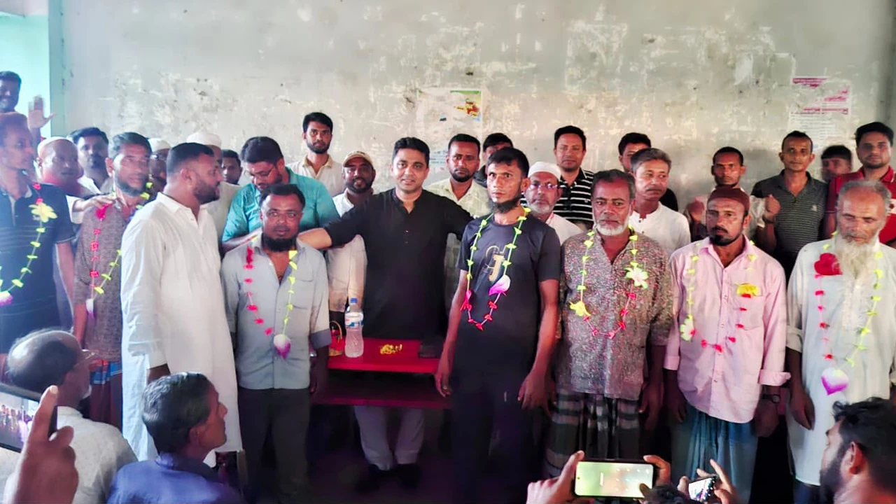 বিএনপিতে যোগ দিলেন জামায়াতের বহিষ্কৃত নেতা গাজী নজরুলের ১২ অনুসারী