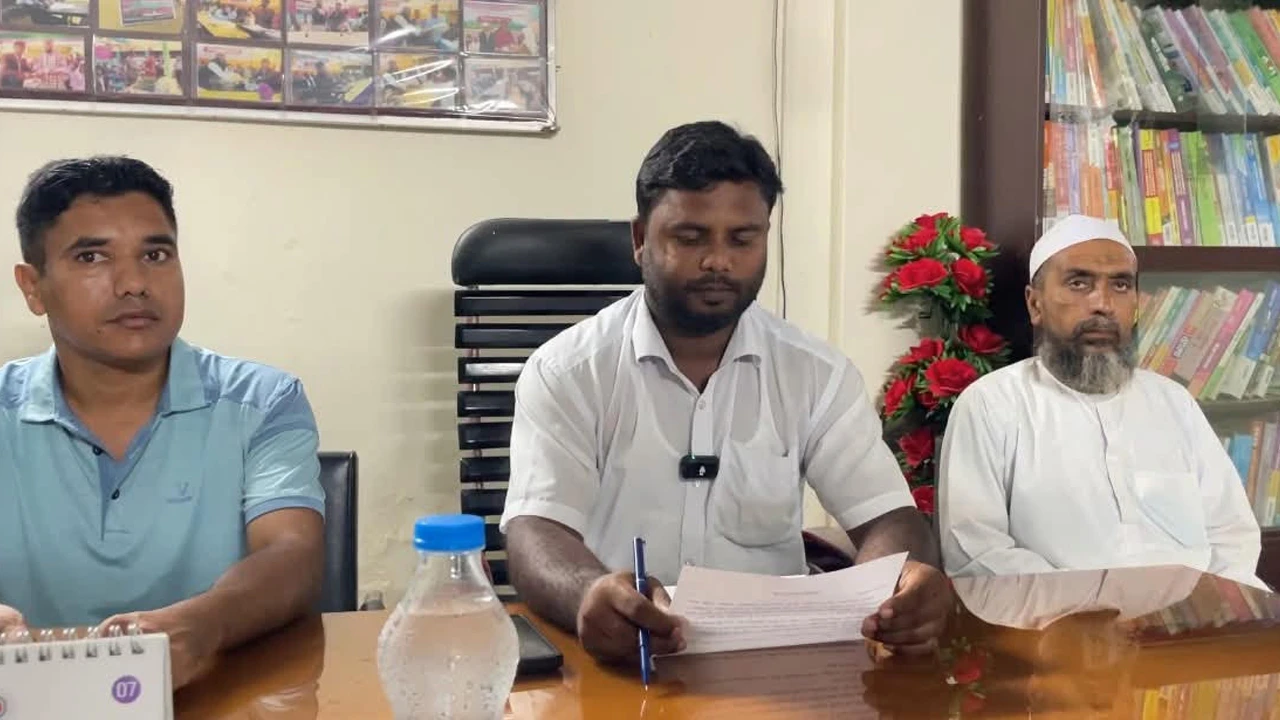 বৃত্তির টাকা নিয়ে বিভ্রান্তির প্রতিবাদে সংবাদ সম্মেলন