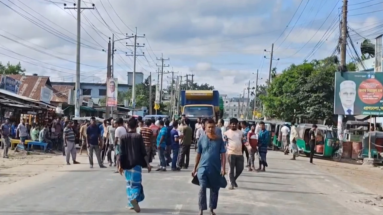 গ্যাস সংকটের দাবিতে জামালপুর-টাঙ্গাইল মহাসড়ক অবরোধ