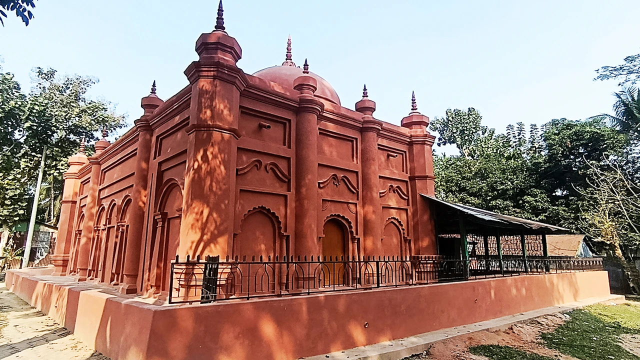 গম্বুজ-মিনারে মোগল আমলের স্থাপত্যশৈলী