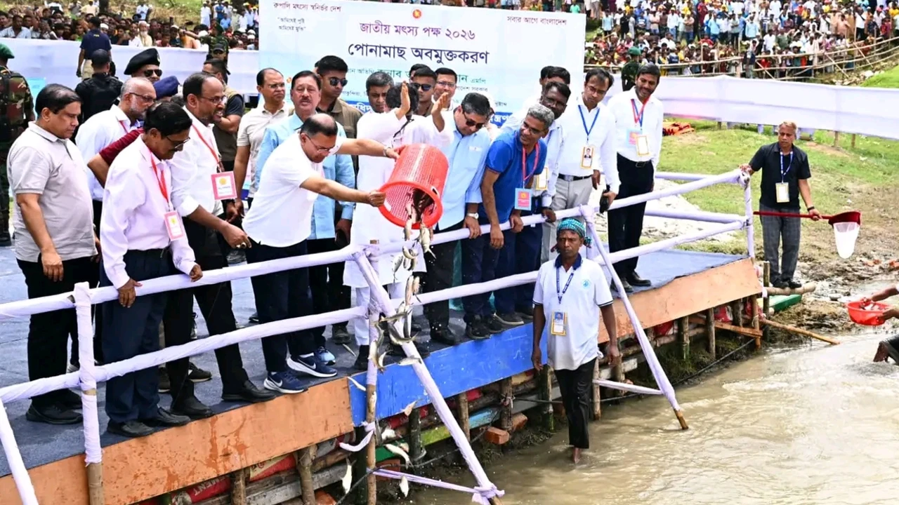 পোনামাছ অবমুক্ত করলেন প্রধানমন্ত্রী