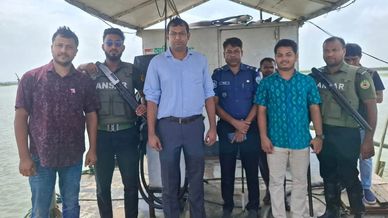 লাইসেন্সবিহীন তেল বিক্রির আড়ালে মিয়ানমারে পাচারের অভিযোগ