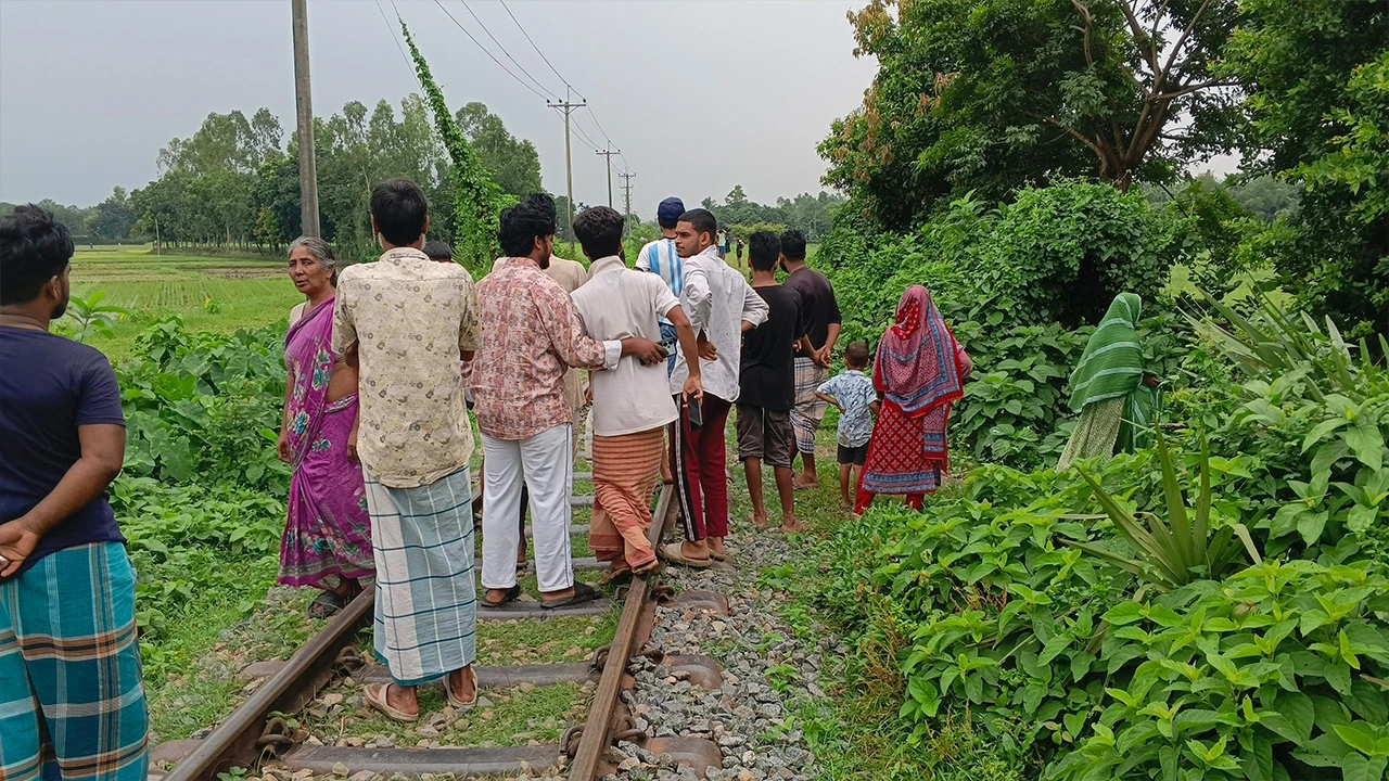 কিশোরগঞ্জে ট্রেনে কাটা পড়ে যুবক নিহত