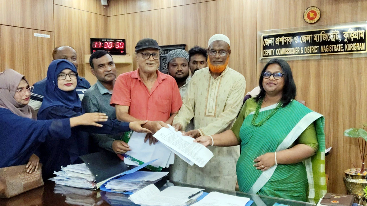 কুড়িগ্রাম কৃষি বিশ্ববিদ্যালয়ের স্থায়ী ক্যাম্পাস নির্মাণের দাবিতে মানববন্ধন