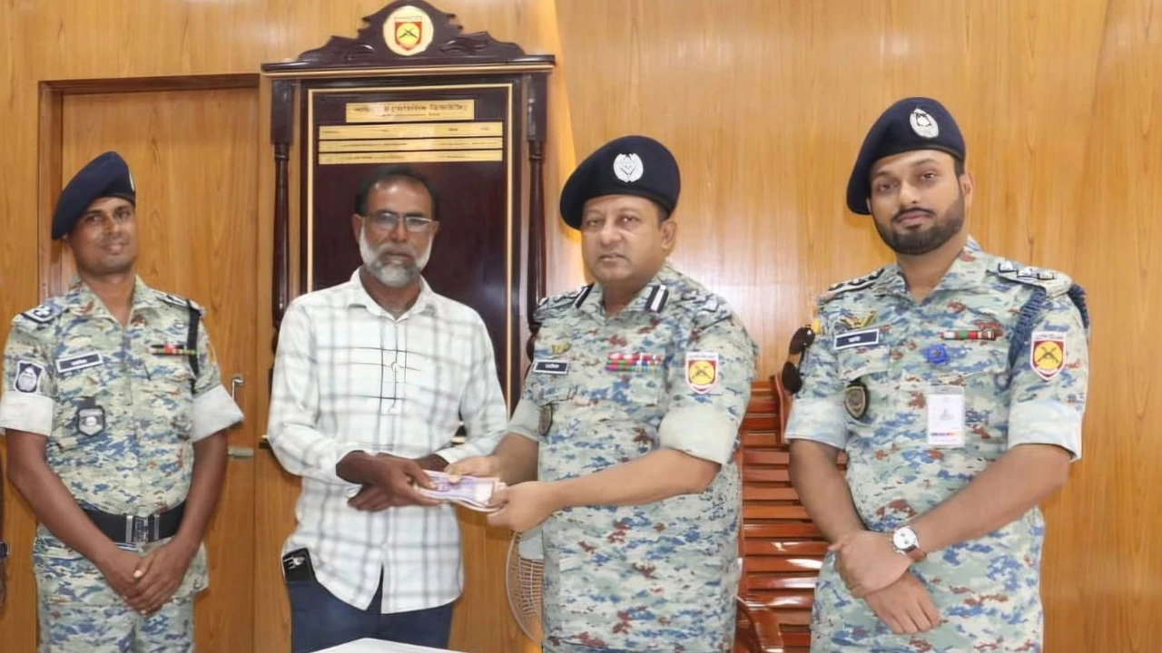 বিকাশ প্রতারণার টাকা উদ্ধার, প্রকৃত মালিকের হাতে হস্তান্তর