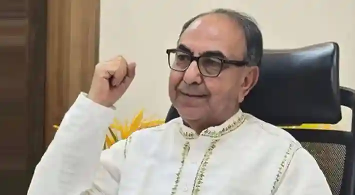চিকিৎসা শেষে  রাতে দেশে ফিরছেন মির্জা আব্বাস
