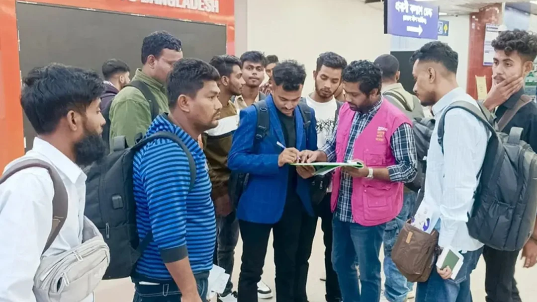 কম্বোডিয়া থেকে ফিরলেন প্রতারণার শিকার ৩৮ বাংলাদেশি