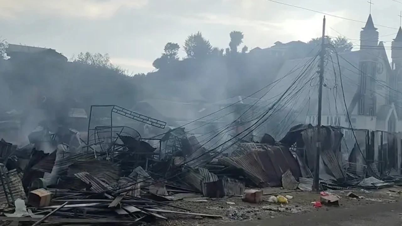 ইন্দোনেশিয়ায় ভয়াবহ অগ্নিকাণ্ডে ৬ শিশুসহ নিহত ১১