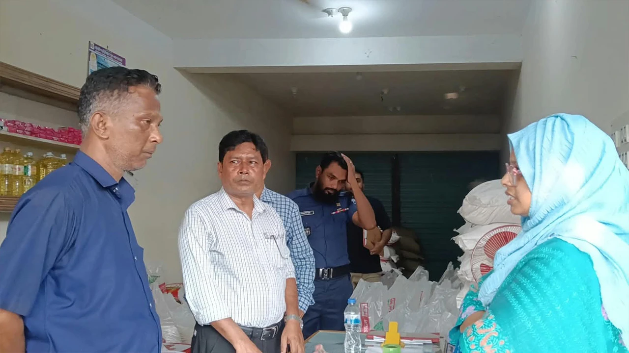 সরকারি চাল মজুতের দায়ে ব্যবসায়ীকে জরিমানা