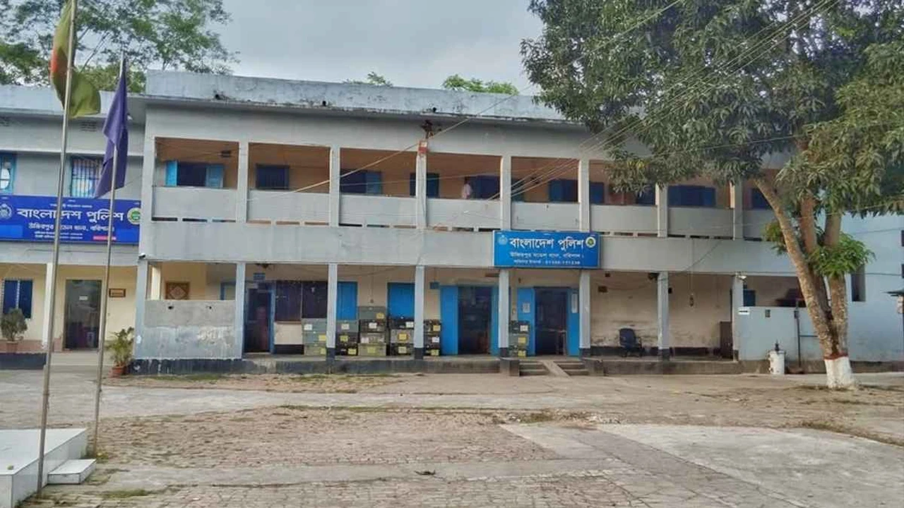 অ্যাম্বুলেন্স-বাস সংঘর্ষ, পথচারী নিহত