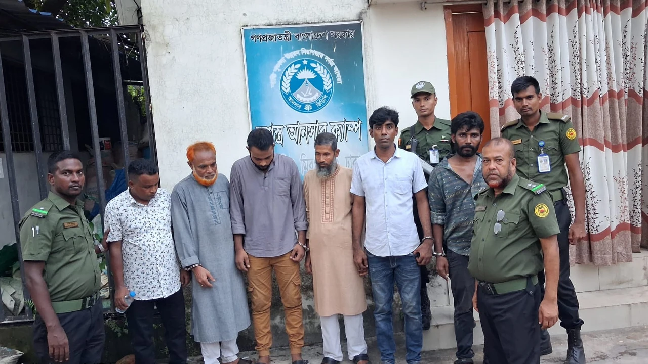 মিরপুর বিআরটিএতে ভ্রাম্যমাণ আদালতের অভিযানে ৬ জনের কারাদণ্ড