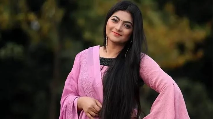 বাবা হারালেন সংগীতশিল্পী সালমা
