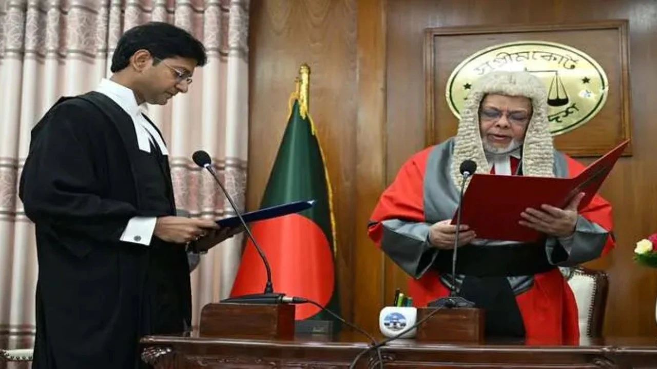 বিচারপতি হিসেবে শপথ নিলেন সংস্কৃতি মন্ত্রীর ছেলে দেবাশীষ রায় চৌধুরী