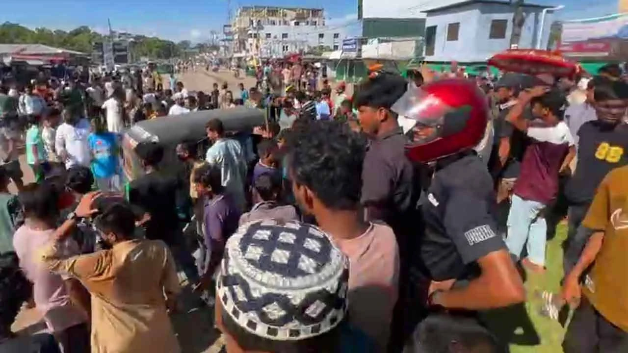 নবীনবরণকে ঘিরে ছাত্রদল-ছাত্রশিবিরের সংঘর্ষ, আহত ৪০