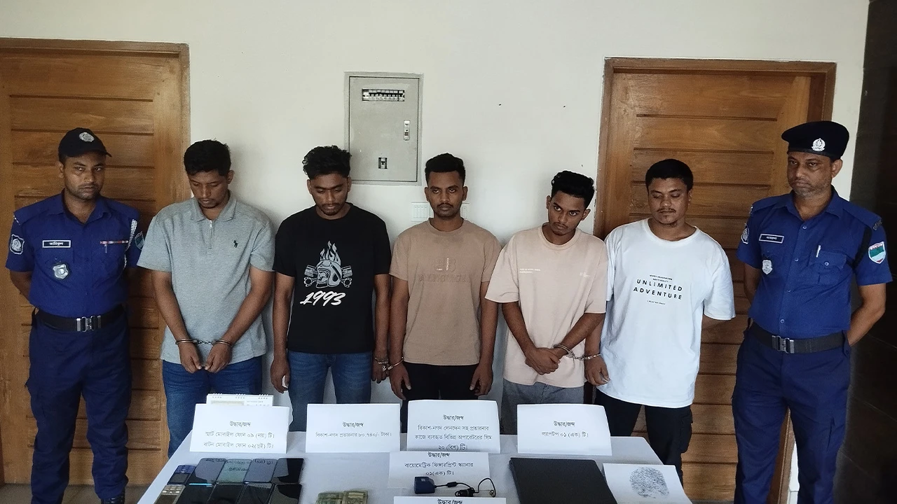 বাগেরহাটে বিকাশ-নগদ থেকে অর্থ লোপাট চক্রের ৯ সদস্য গ্রেপ্তার
