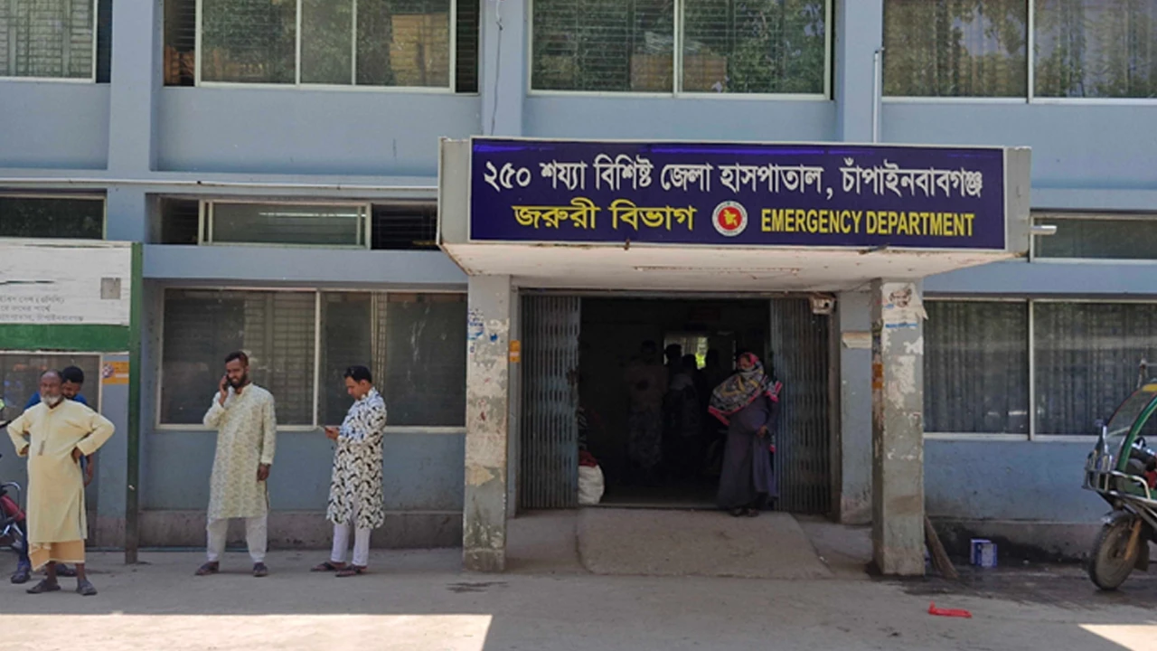 চাঁপাইনবাবগঞ্জে ২৪ ঘণ্টায় ৪৩ ডেঙ্গু রোগী ভর্তি, নারী-শিশুর মৃত্যু