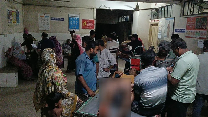 শিবগঞ্জে ভটভটি উল্টে বাবা-ছেলেসহ নিহত ৩