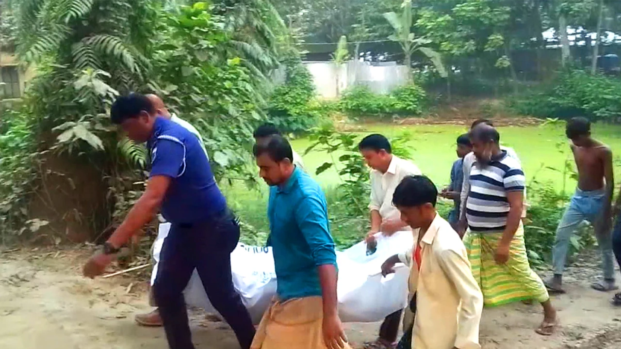 পাবনায় নিখোঁজ ব্যবসায়ীর আগুনে ঝলসানো মরদেহ উদ্ধার