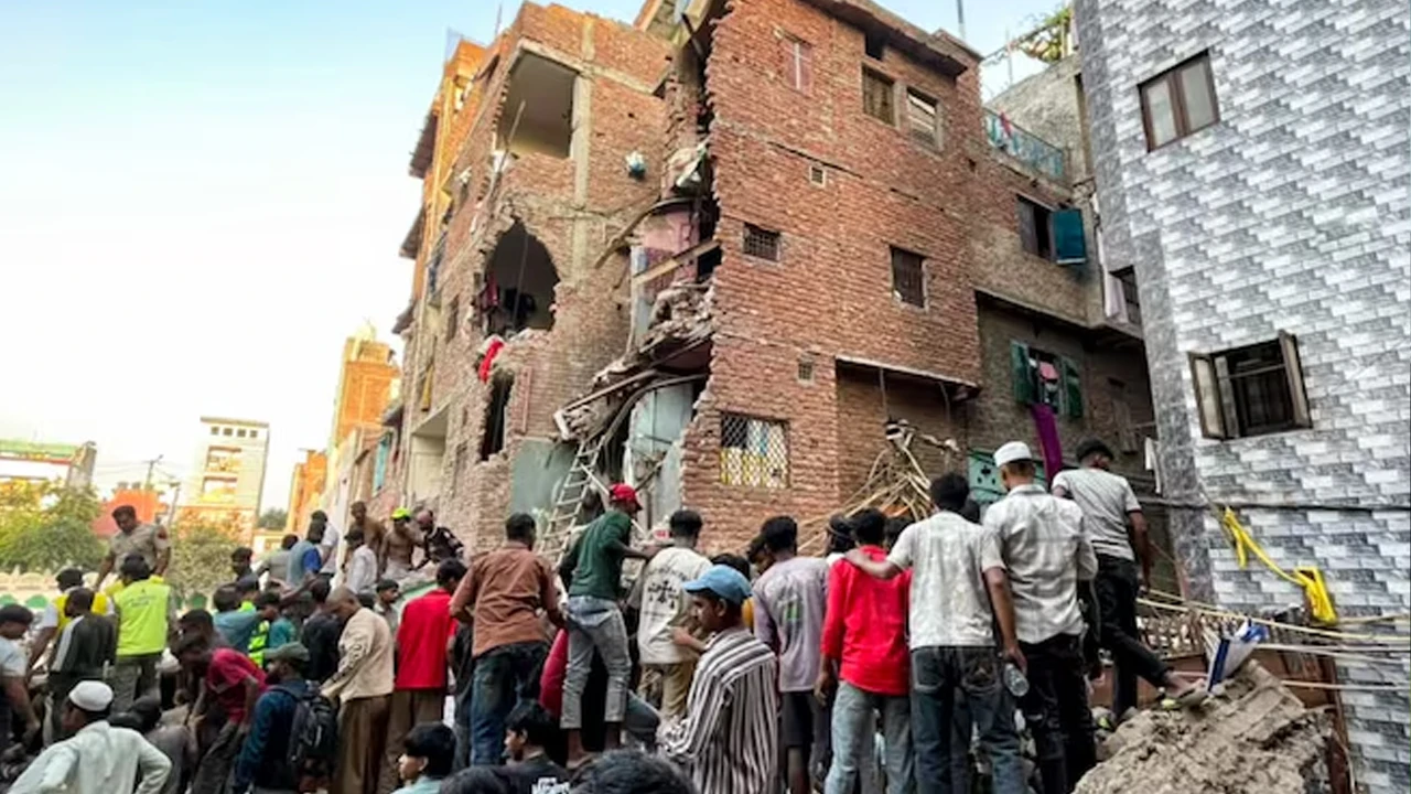 ভূমিকম্পের পর ফাটল, দিল্লিতে ভবন ধসে নিহত ৩