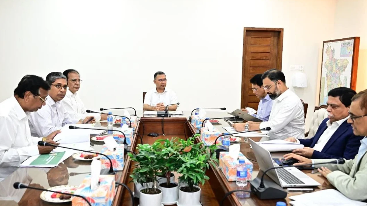 দুই মাসের মধ্যে ১ হাজার খেলার মাঠ নির্মাণের নির্দেশ প্রধানমন্ত্রীর