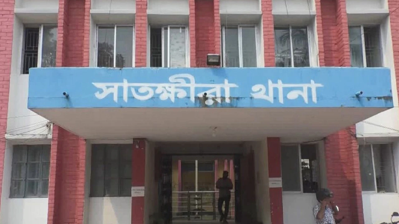 ট্রাকের ধাক্কায় প্রাণ গেল শিক্ষকের